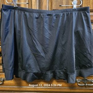 Women's St. John's Bay 22W/2X Swim Skirt Black